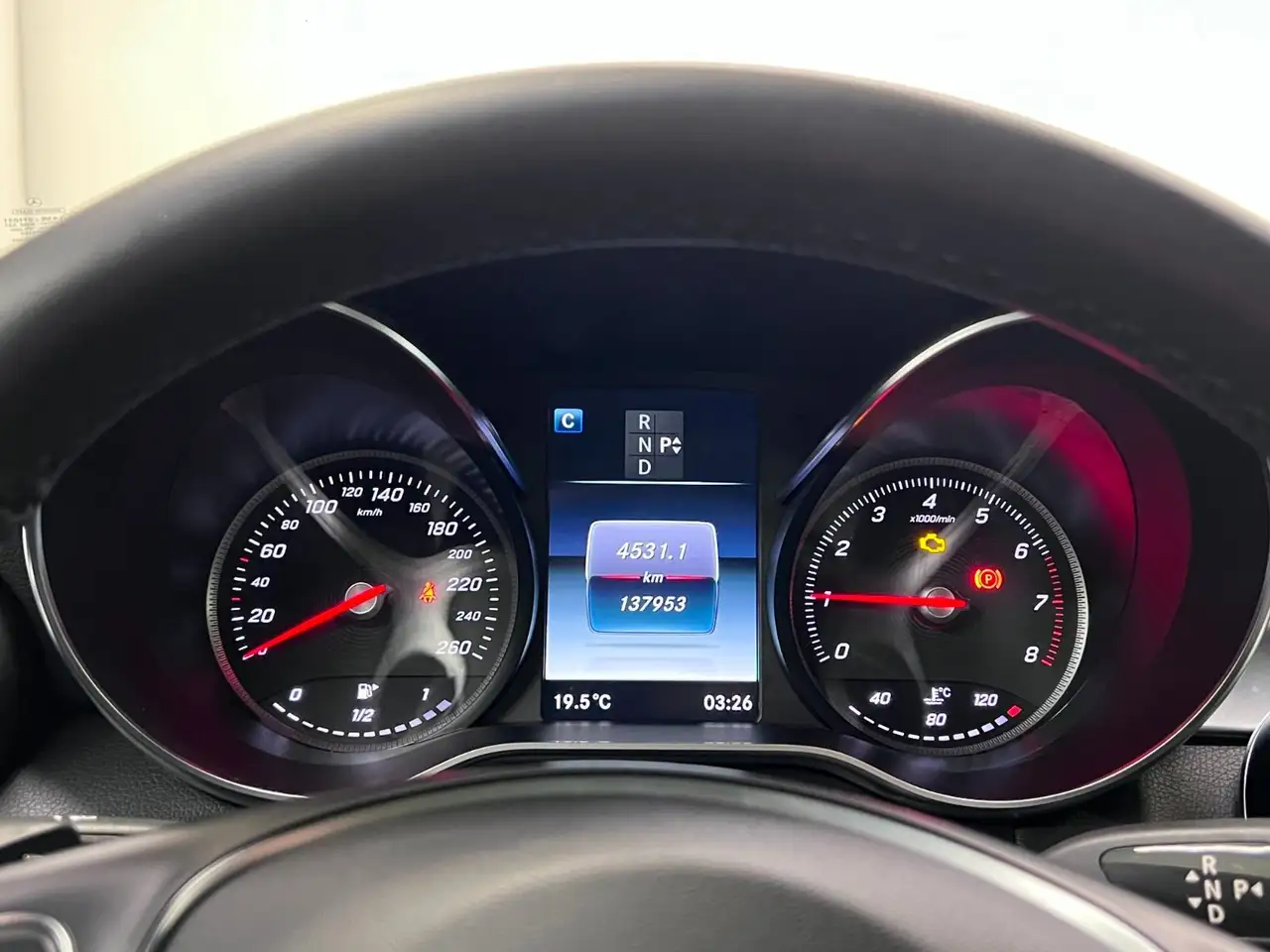Mercedes-Benz GLC снимка Mercedes-Benz GLC