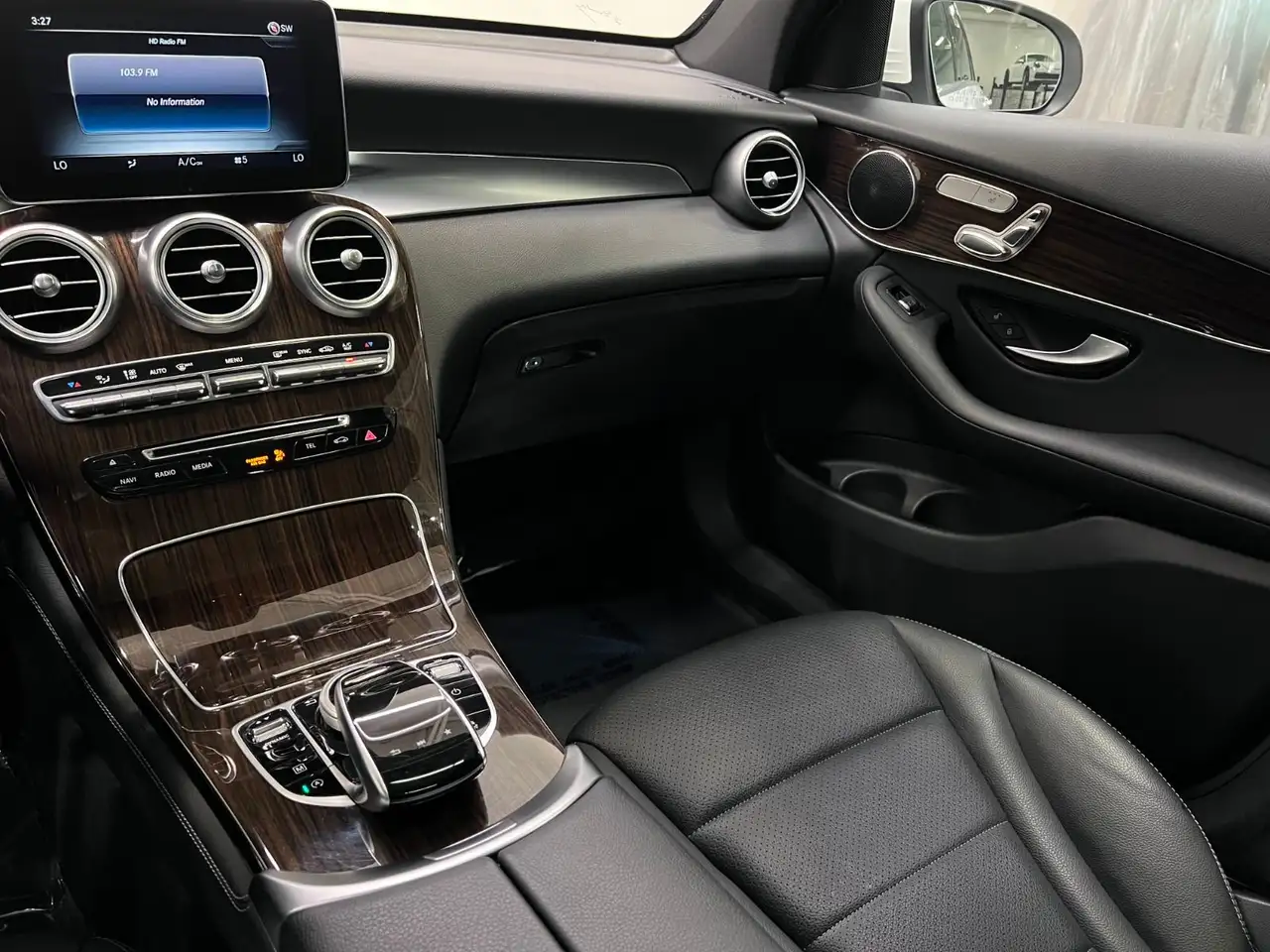 Mercedes-Benz GLC снимка Mercedes-Benz GLC