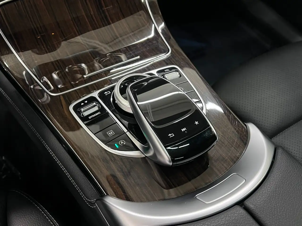 Mercedes-Benz GLC снимка Mercedes-Benz GLC
