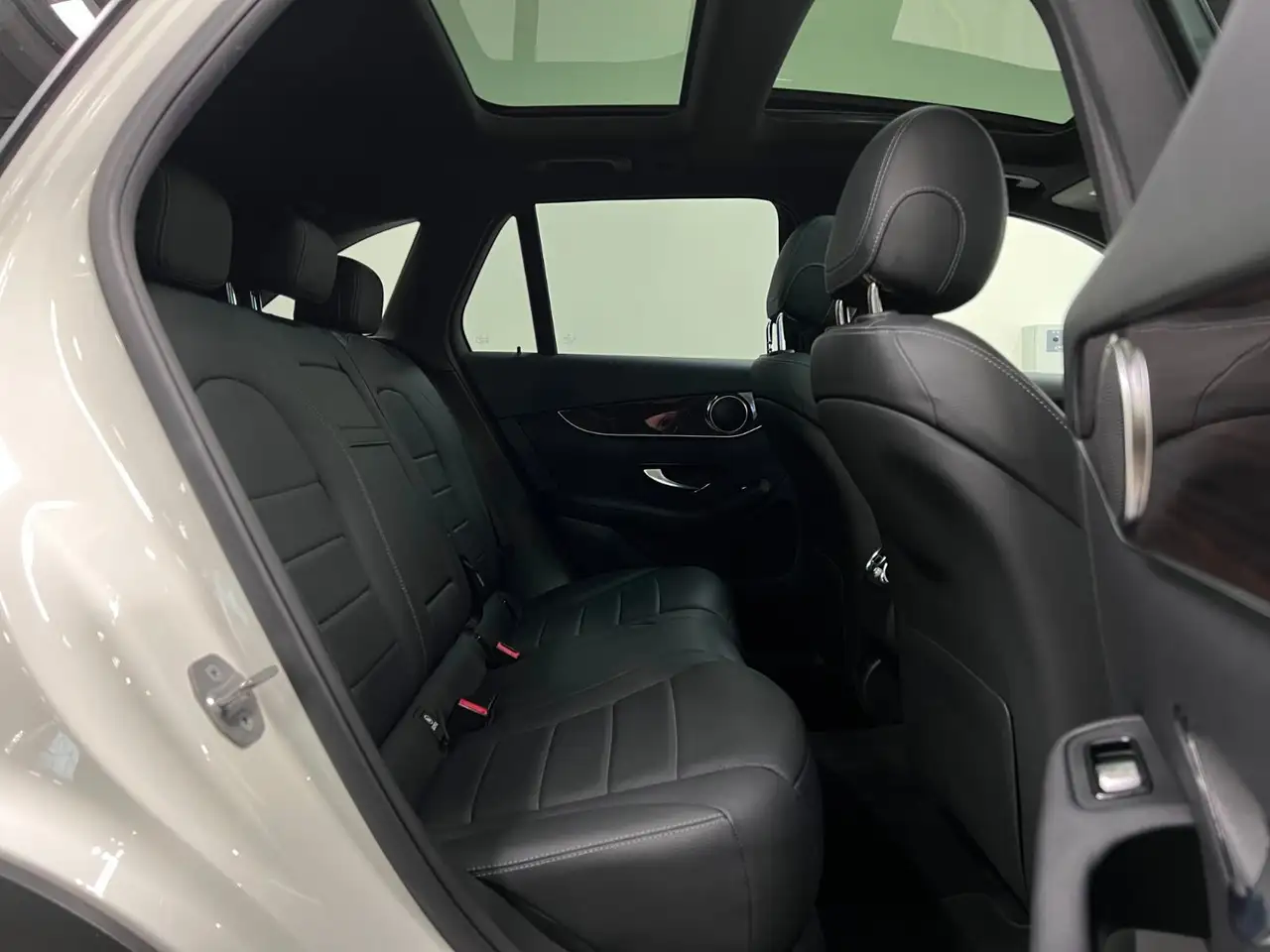 Mercedes-Benz GLC снимка Mercedes-Benz GLC