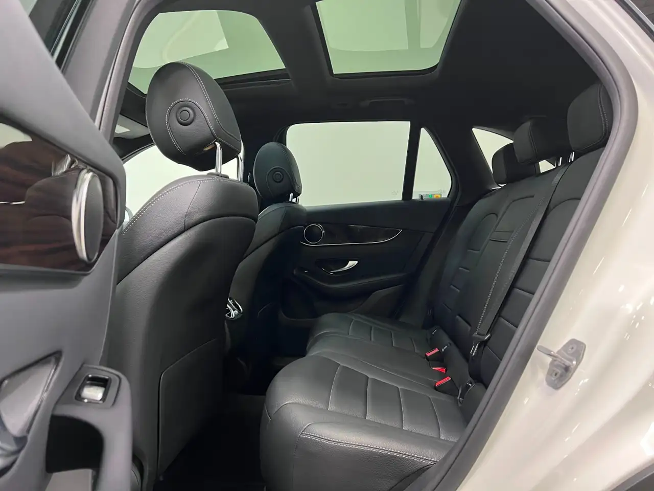 Mercedes-Benz GLC снимка Mercedes-Benz GLC