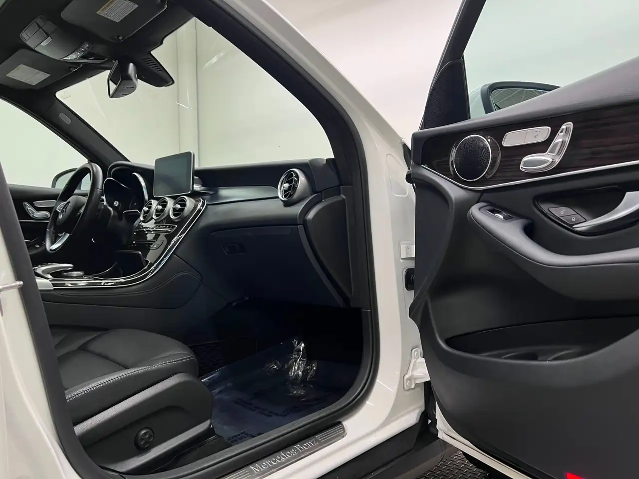 Mercedes-Benz GLC снимка Mercedes-Benz GLC