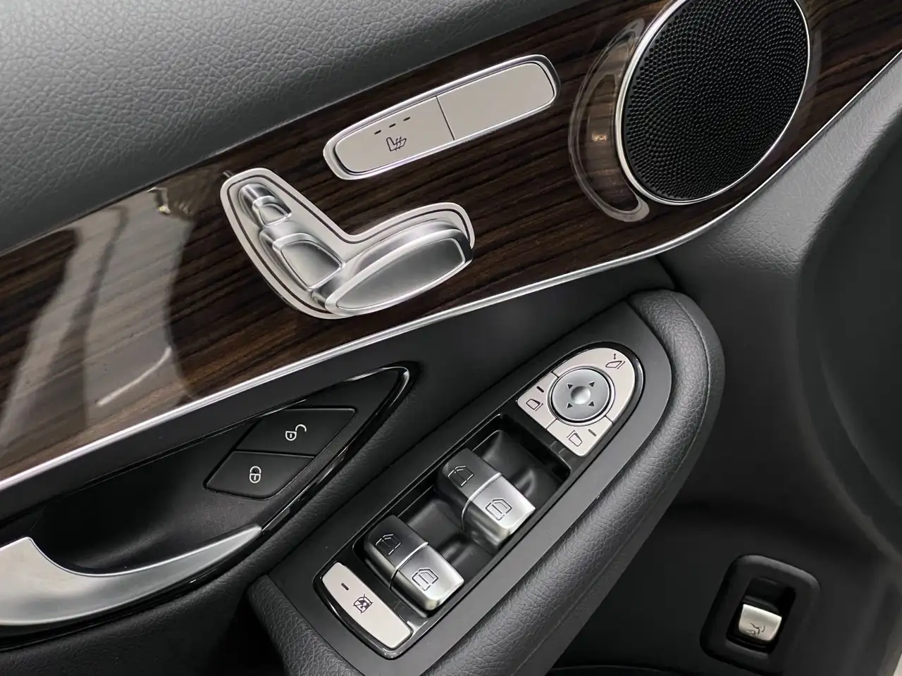 Mercedes-Benz GLC снимка Mercedes-Benz GLC