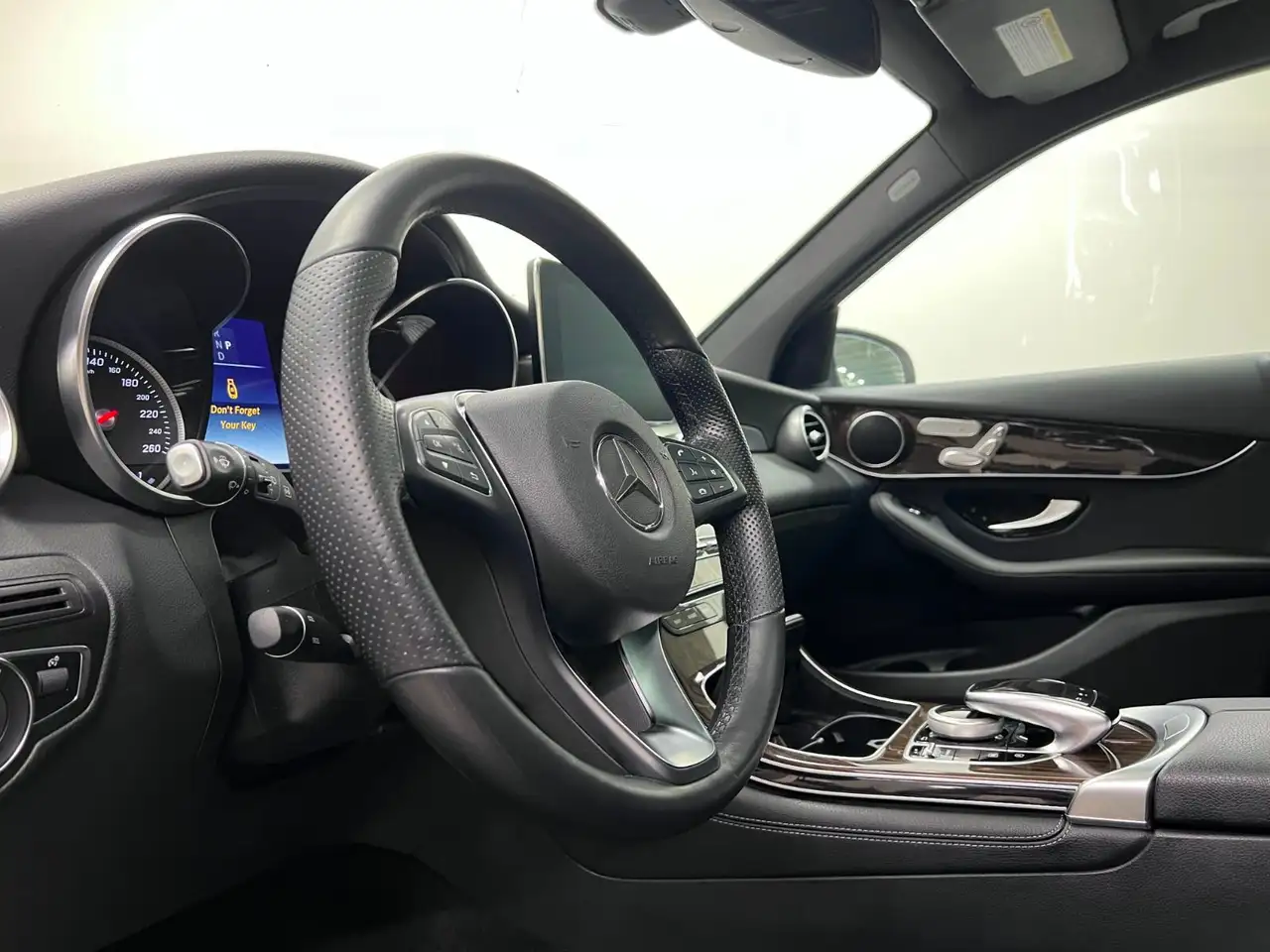 Mercedes-Benz GLC снимка Mercedes-Benz GLC