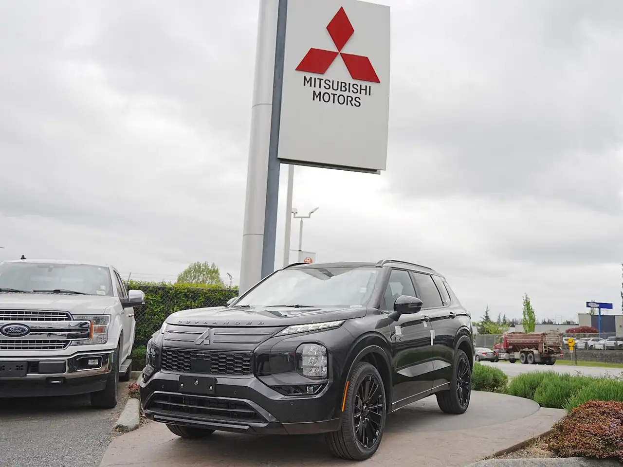 Mitsubishi Outlander photo Mitsubishi Outlander