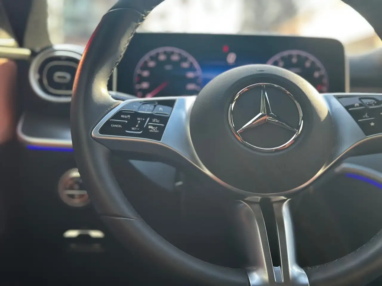 Mercedes-Benz C-Class снимка Mercedes-Benz C-Class