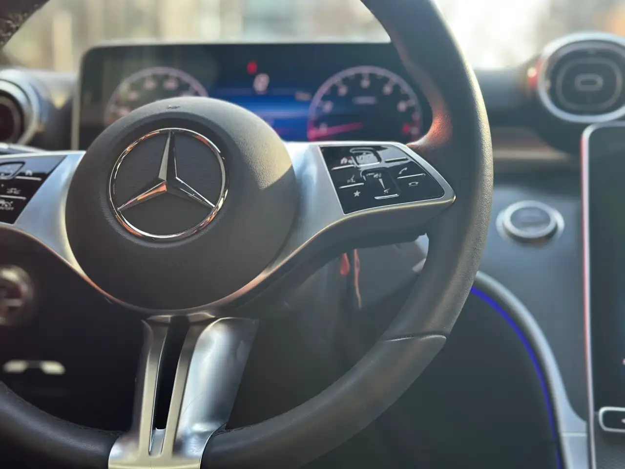 Mercedes-Benz C-Class снимка Mercedes-Benz C-Class