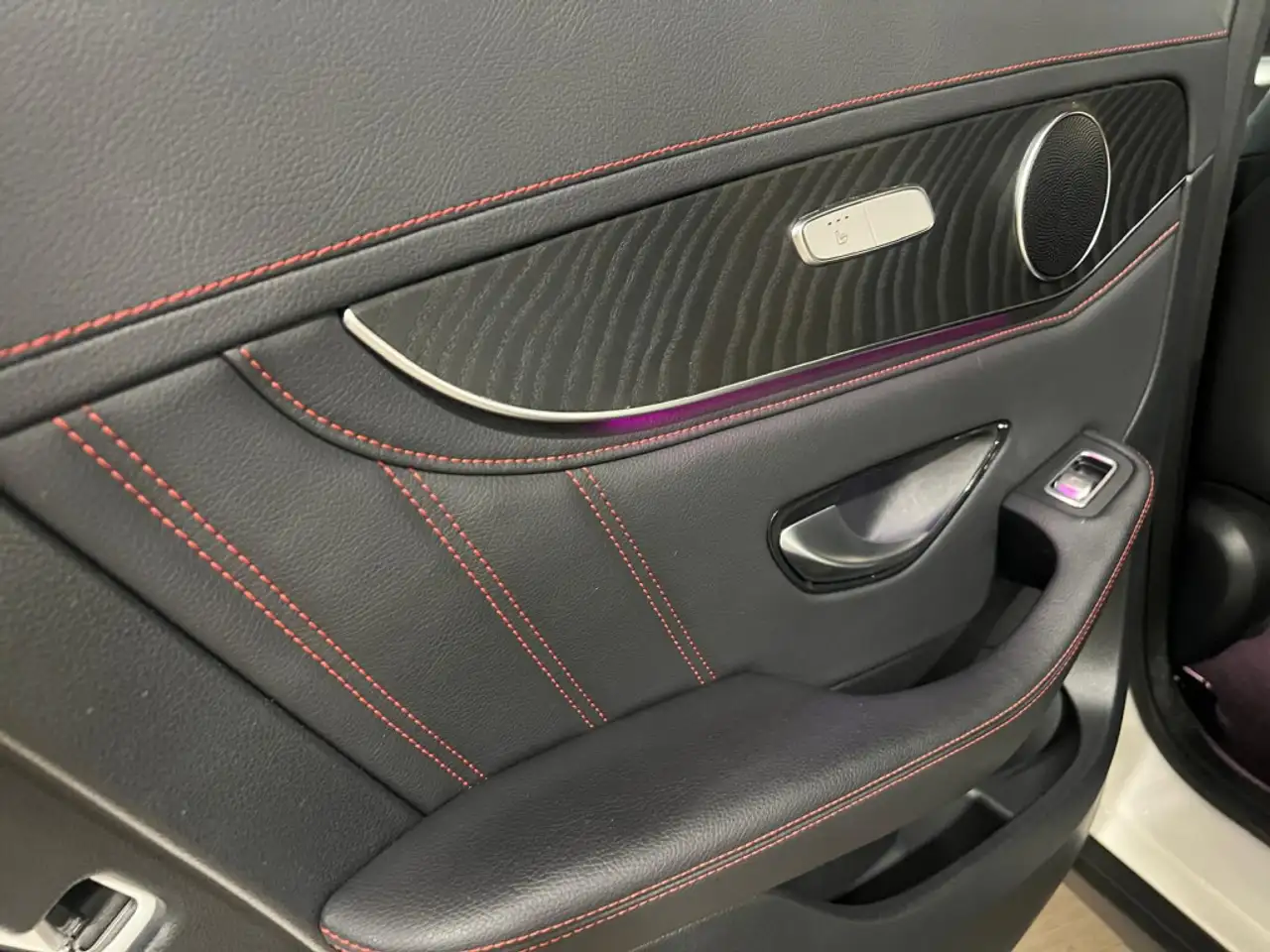 Mercedes-Benz GLC снимка Mercedes-Benz GLC