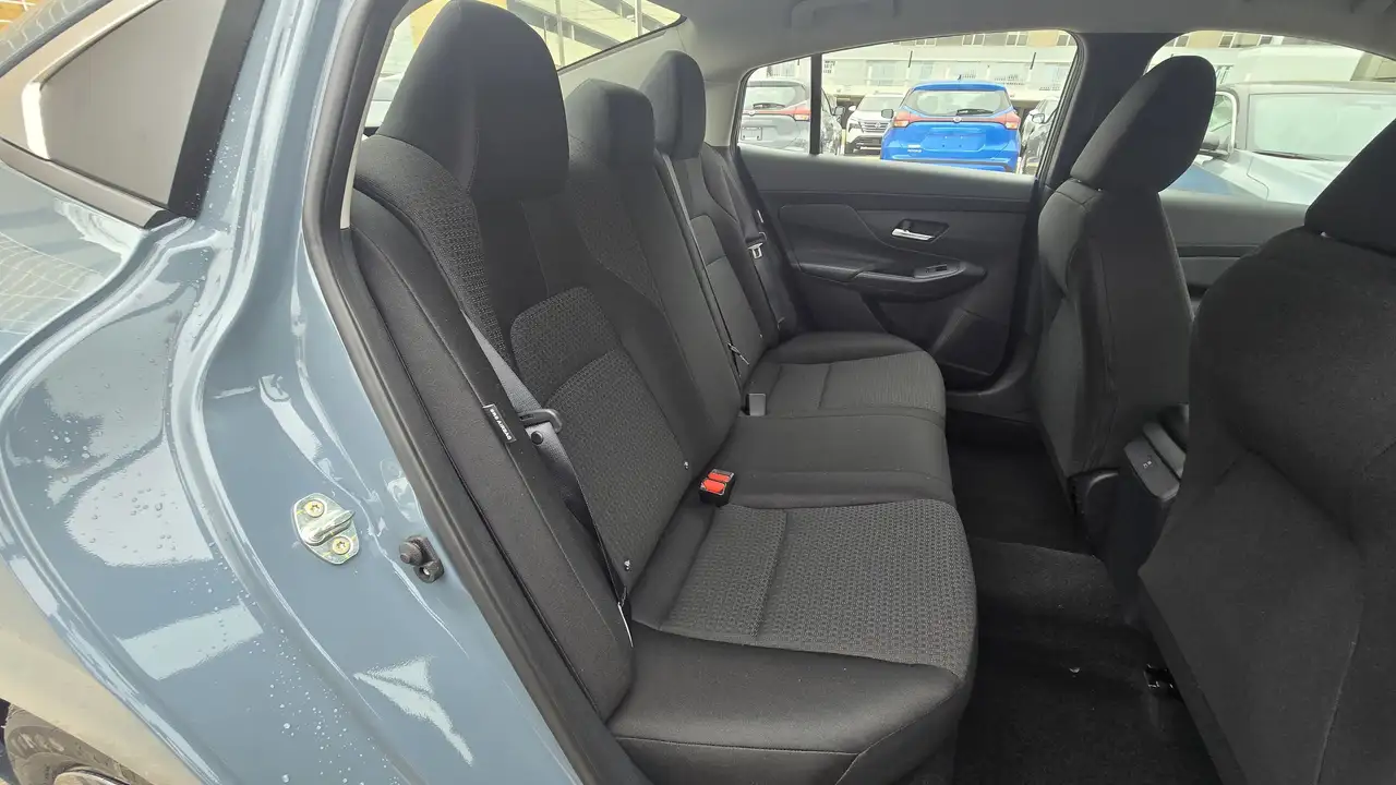 Nissan Sentra снимка Nissan Sentra