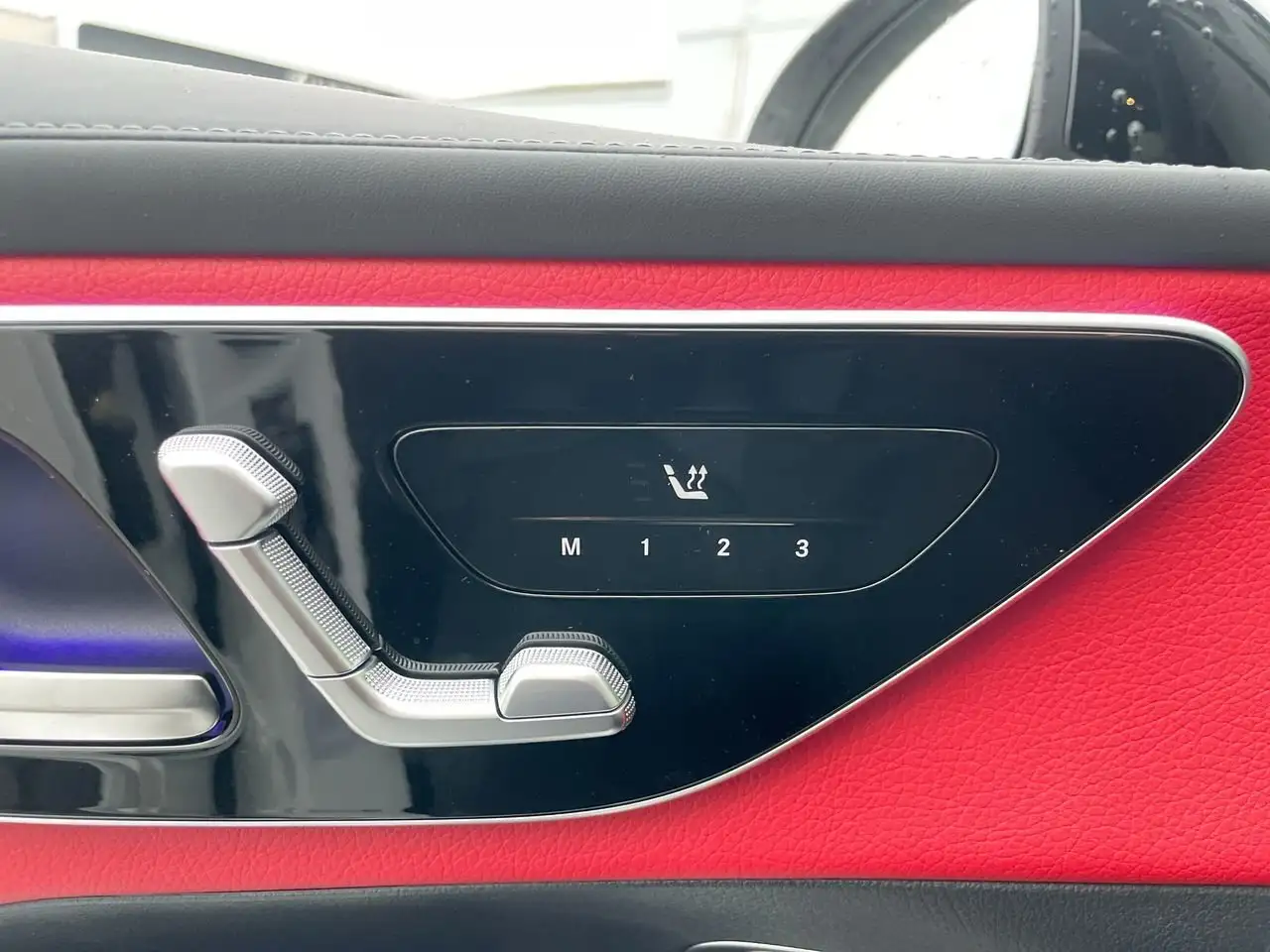 Mercedes-Benz GLC снимка Mercedes-Benz GLC