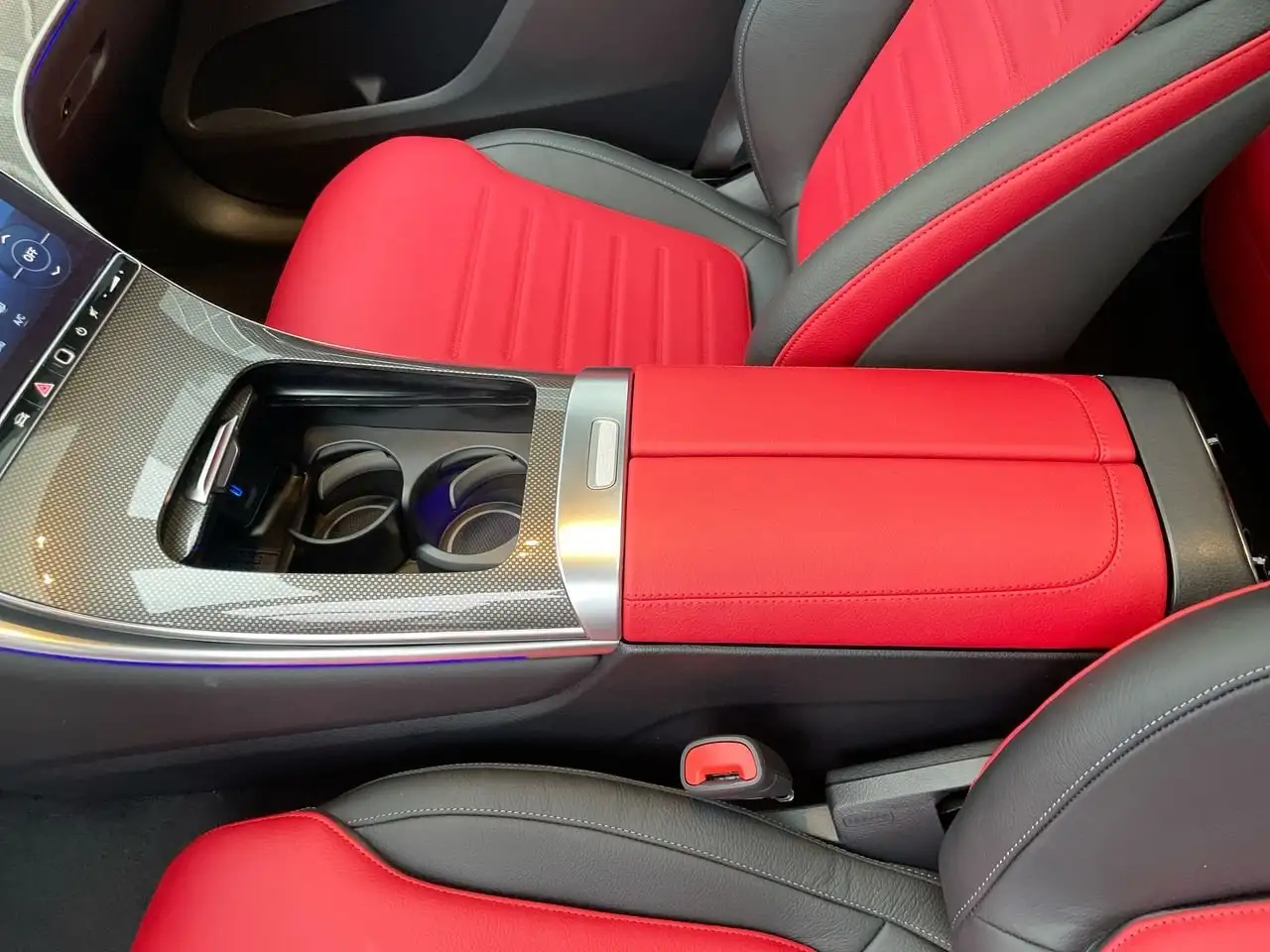 Mercedes-Benz GLC снимка Mercedes-Benz GLC