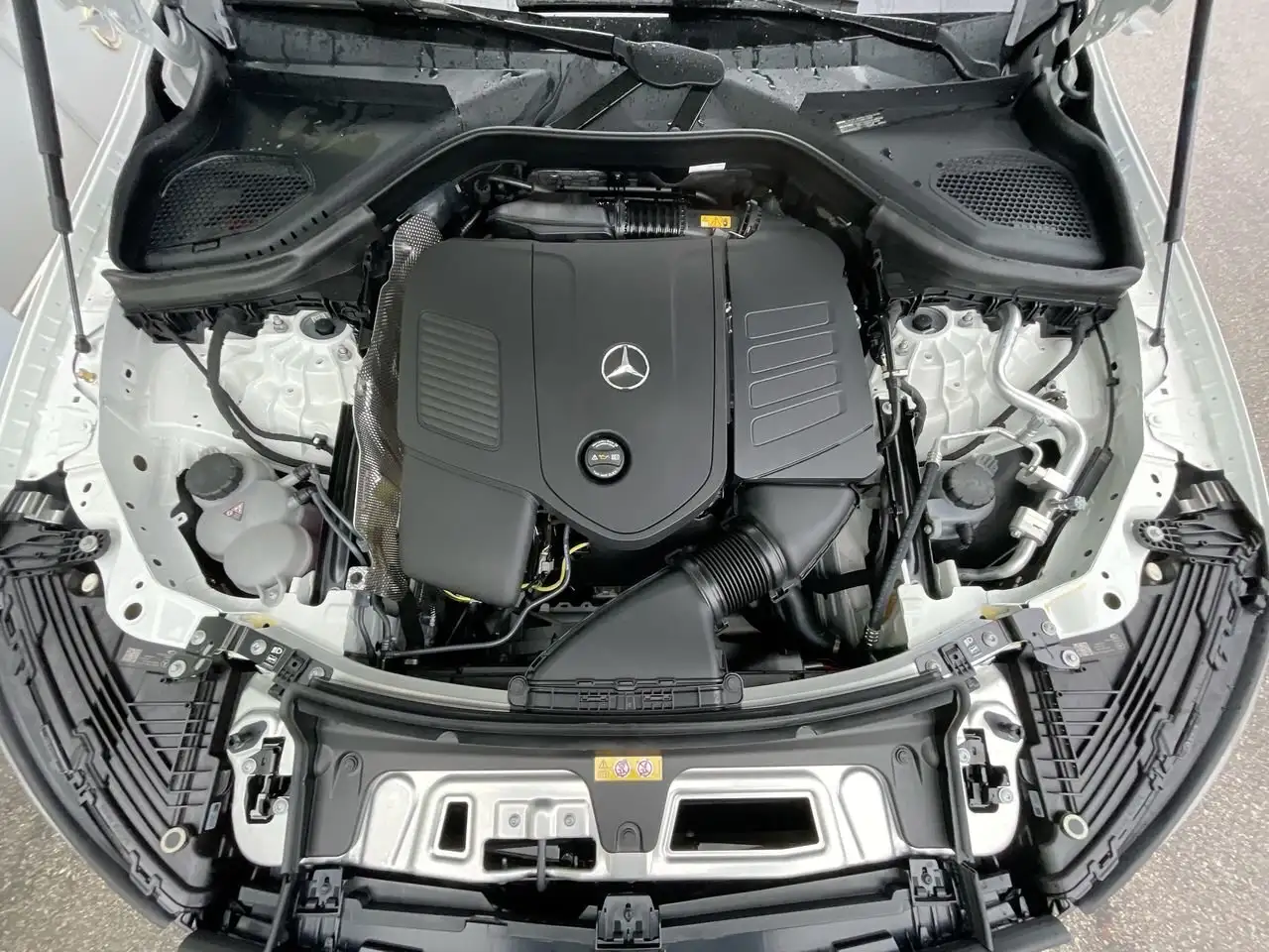 Mercedes-Benz GLC снимка Mercedes-Benz GLC