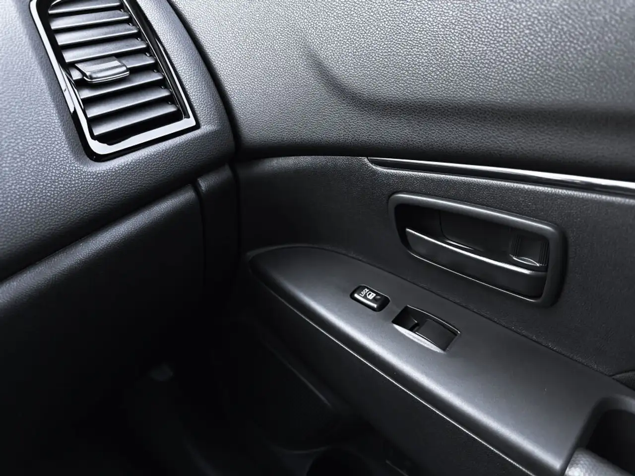 Mitsubishi RVR photo Mitsubishi RVR