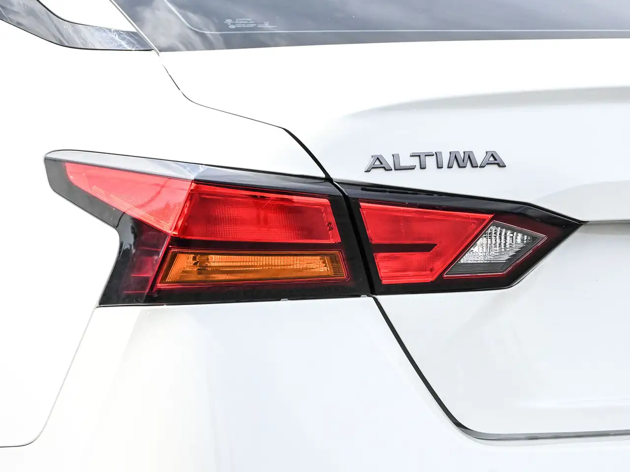 Nissan Altima снимка Nissan Altima