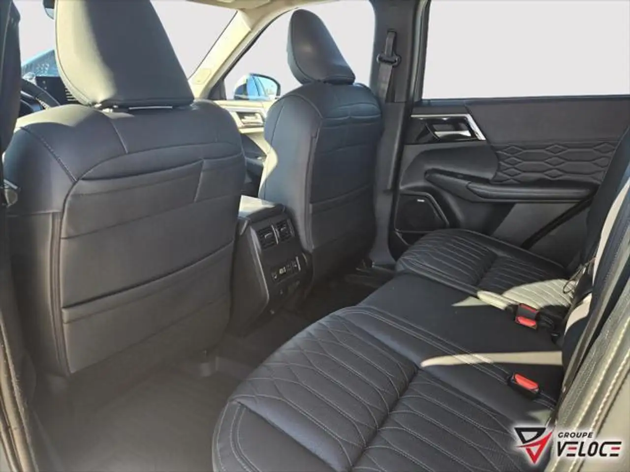 Mitsubishi Outlander снимка Mitsubishi Outlander