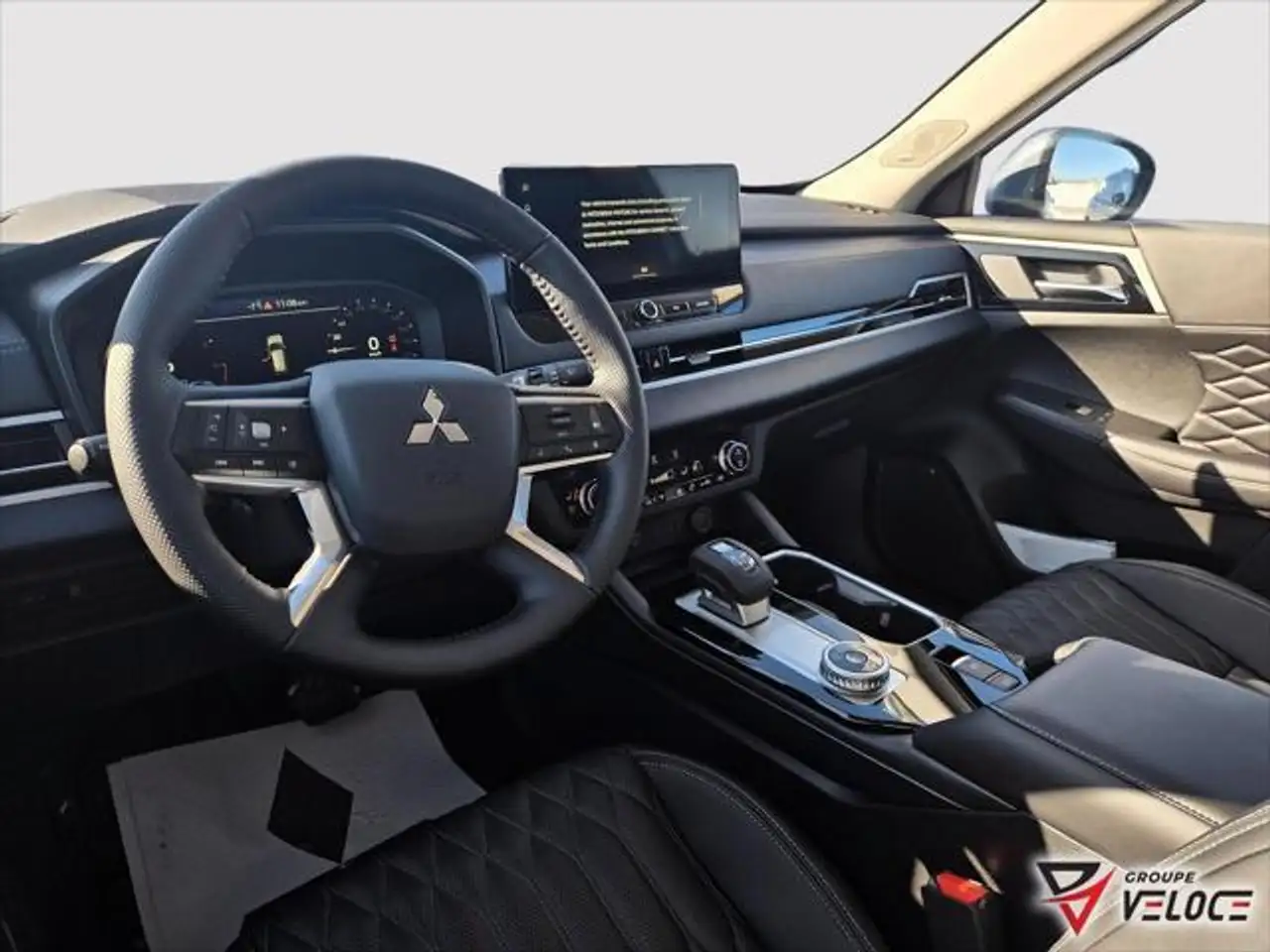Mitsubishi Outlander снимка Mitsubishi Outlander