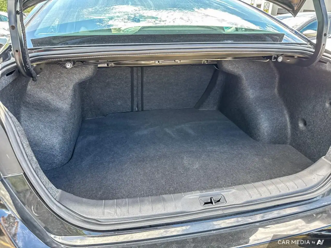 Nissan Altima снимка Nissan Altima