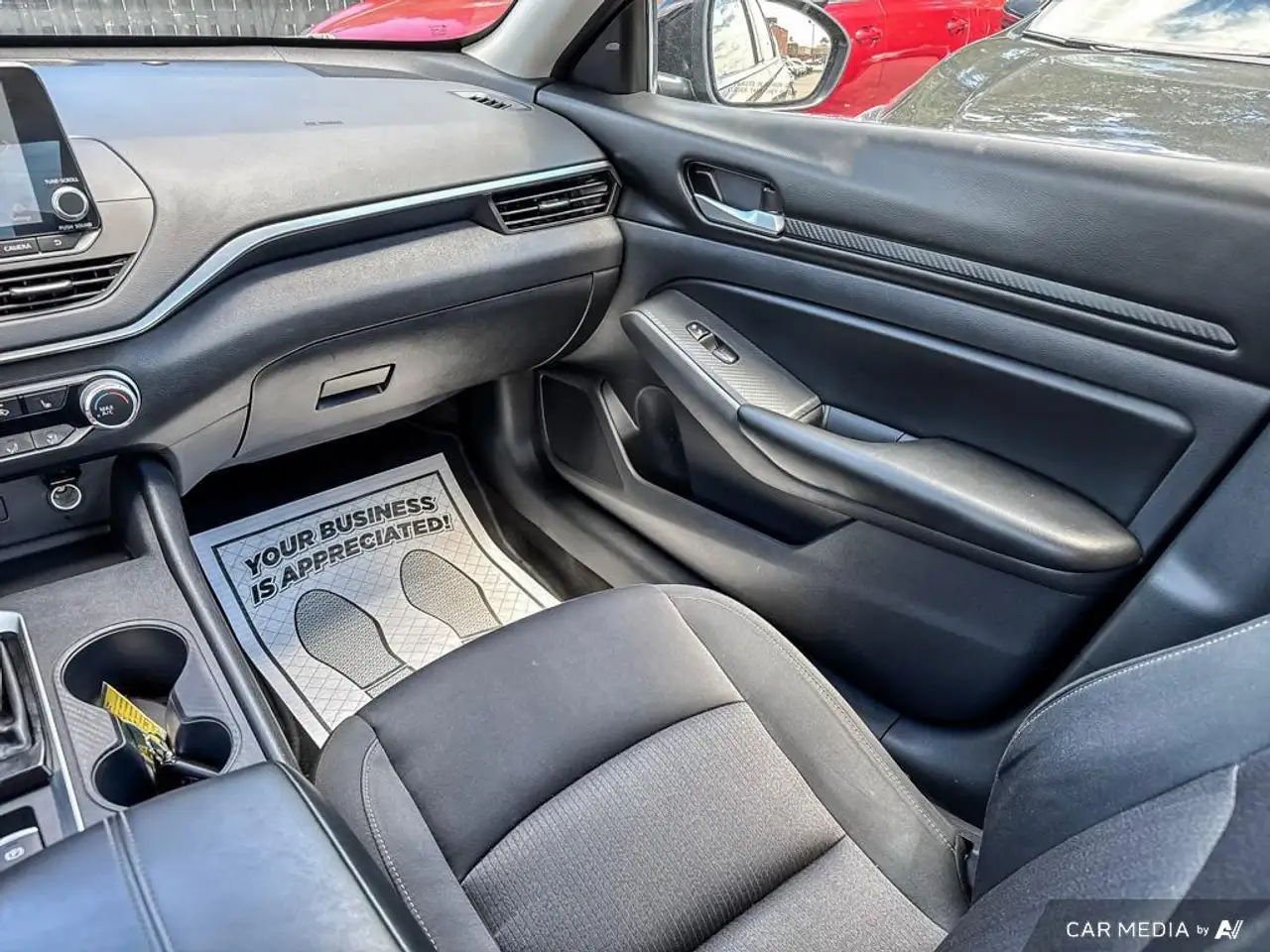 Nissan Altima снимка Nissan Altima