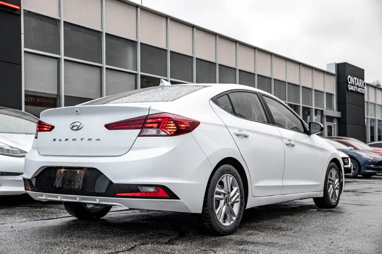 Hyundai ELANTRA fotografie Hyundai ELANTRA