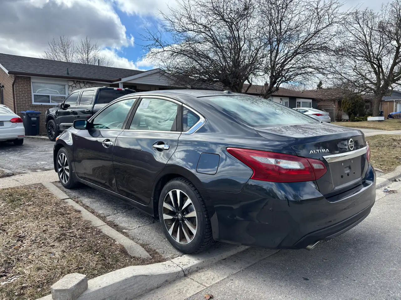Nissan Altima снимка Nissan Altima