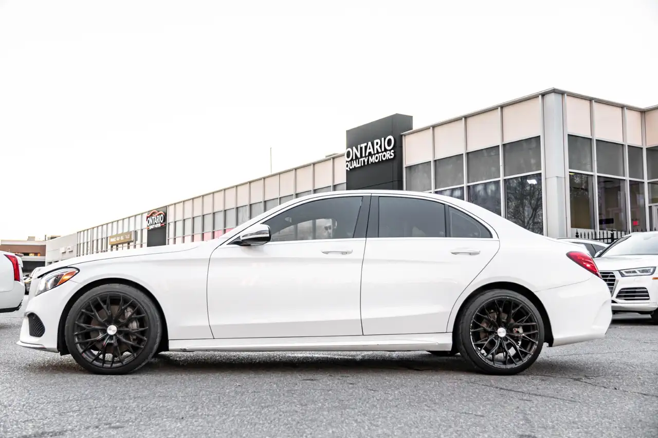 Mercedes-Benz C-Class снимка Mercedes-Benz C-Class