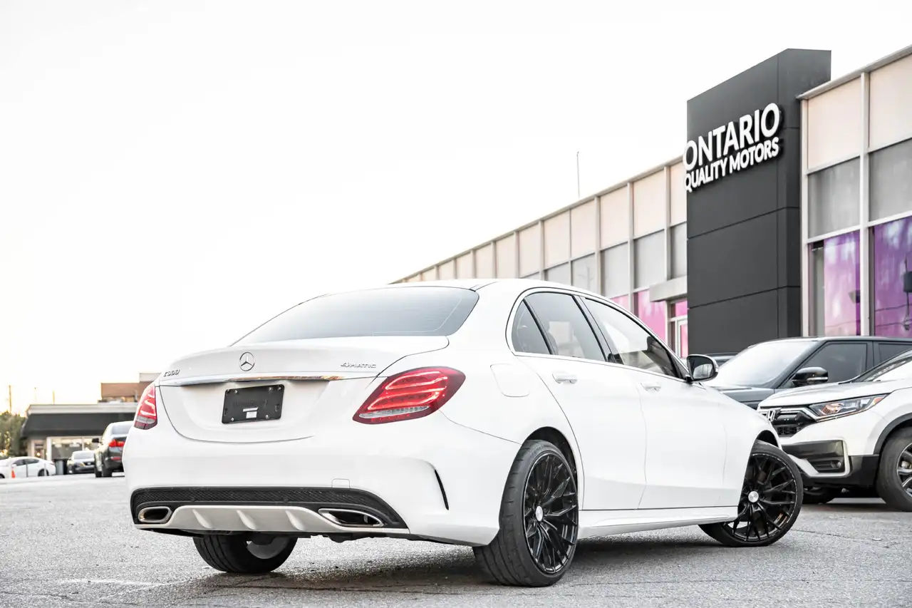 Mercedes-Benz C-Class снимка Mercedes-Benz C-Class
