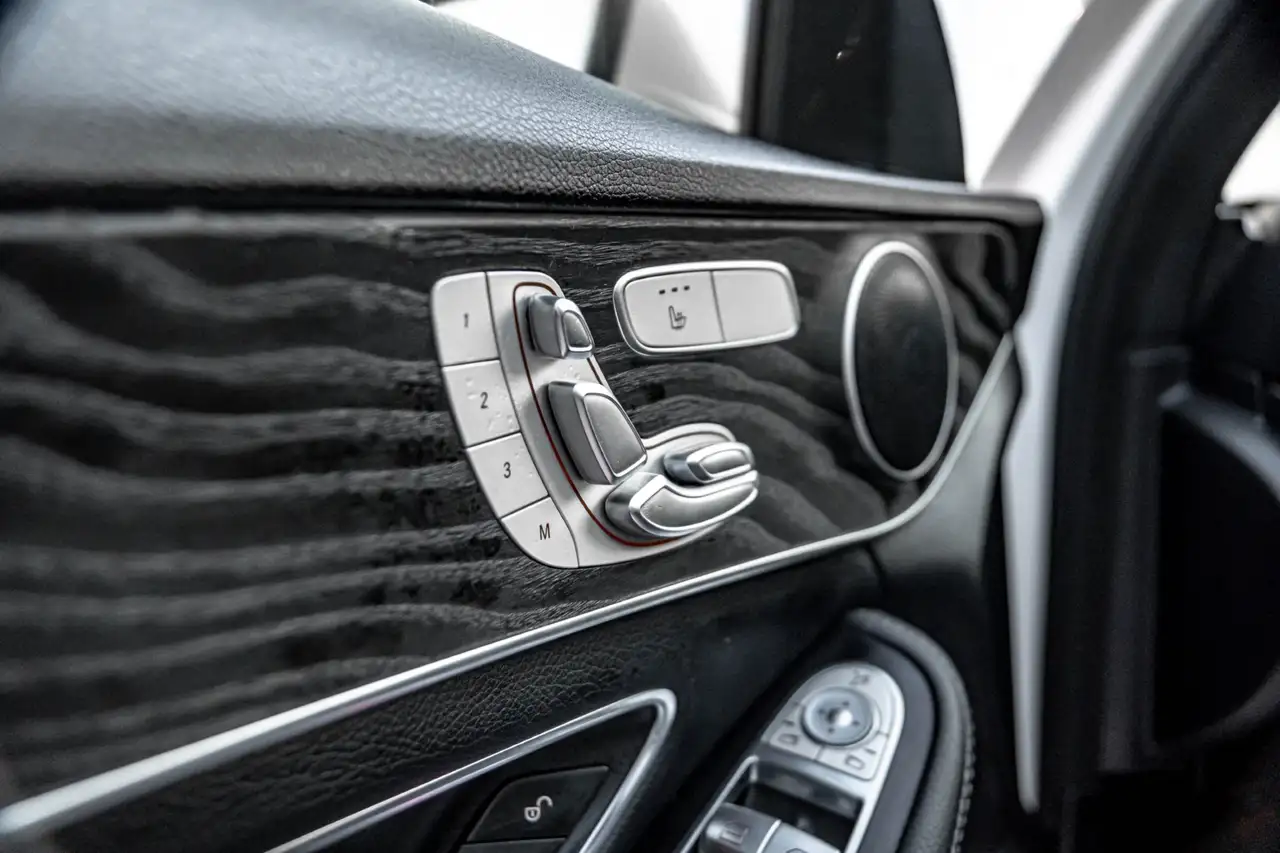 Mercedes-Benz C-Class снимка Mercedes-Benz C-Class