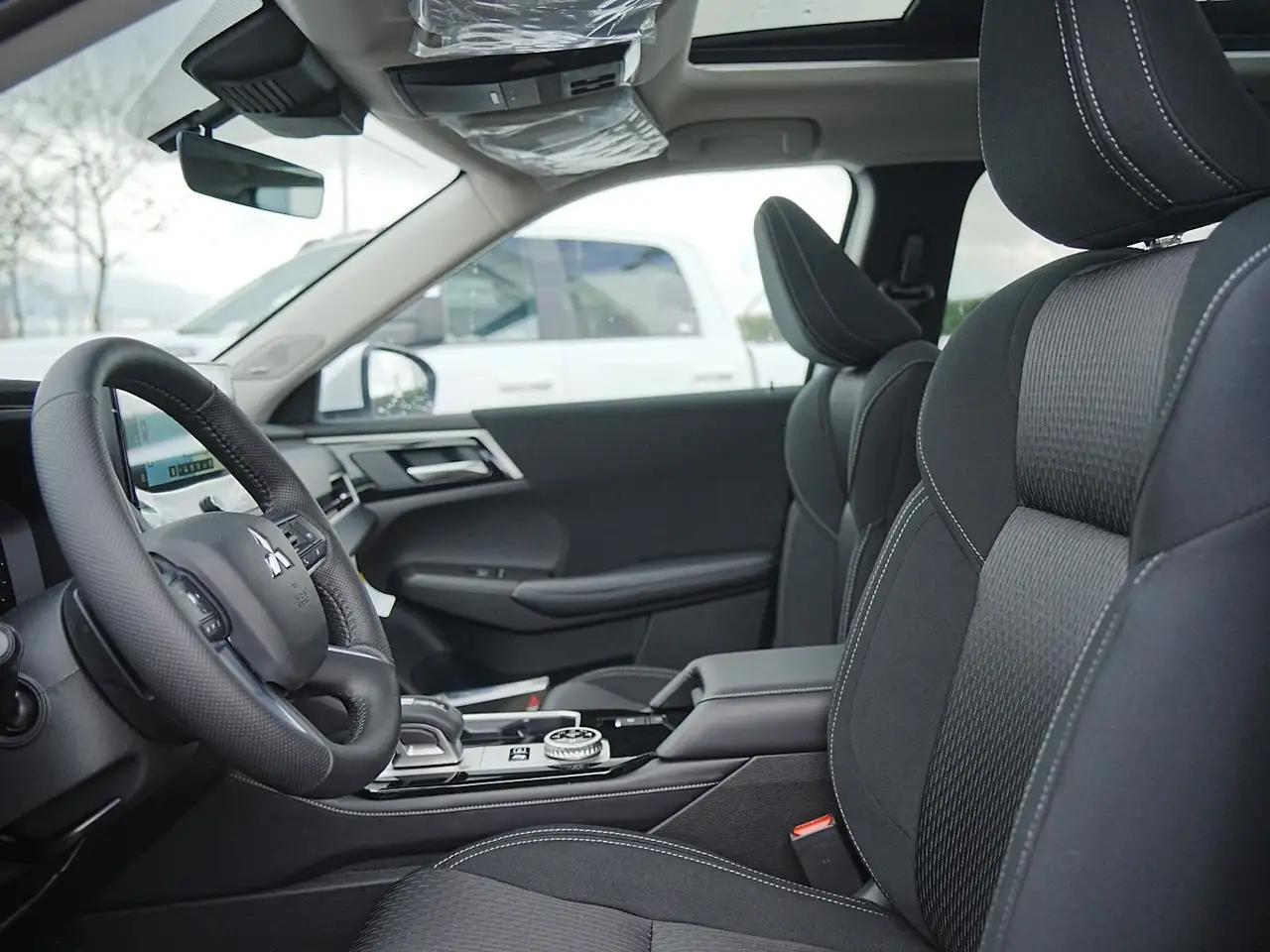 Mitsubishi Outlander снимка Mitsubishi Outlander