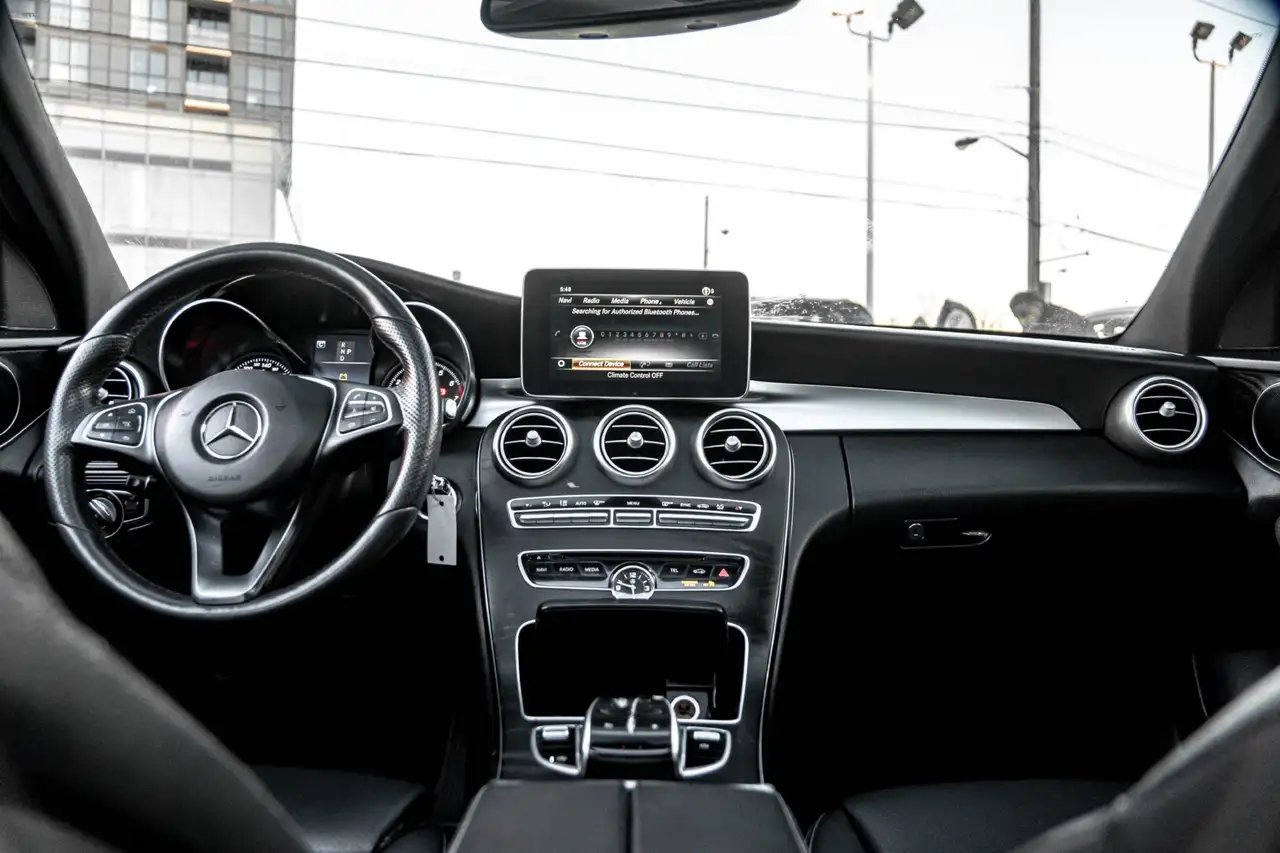 Mercedes-Benz C-Class снимка Mercedes-Benz C-Class