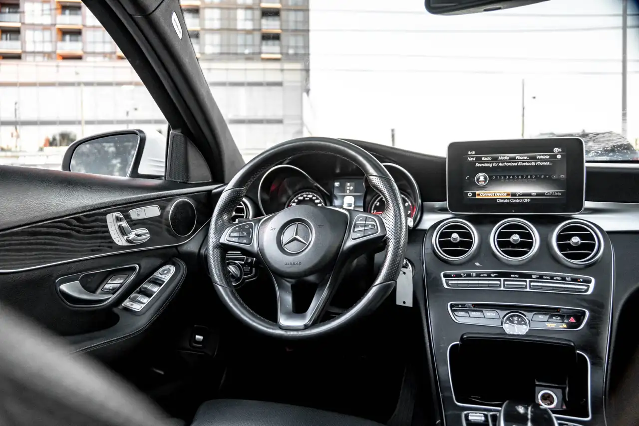Mercedes-Benz C-Class снимка Mercedes-Benz C-Class