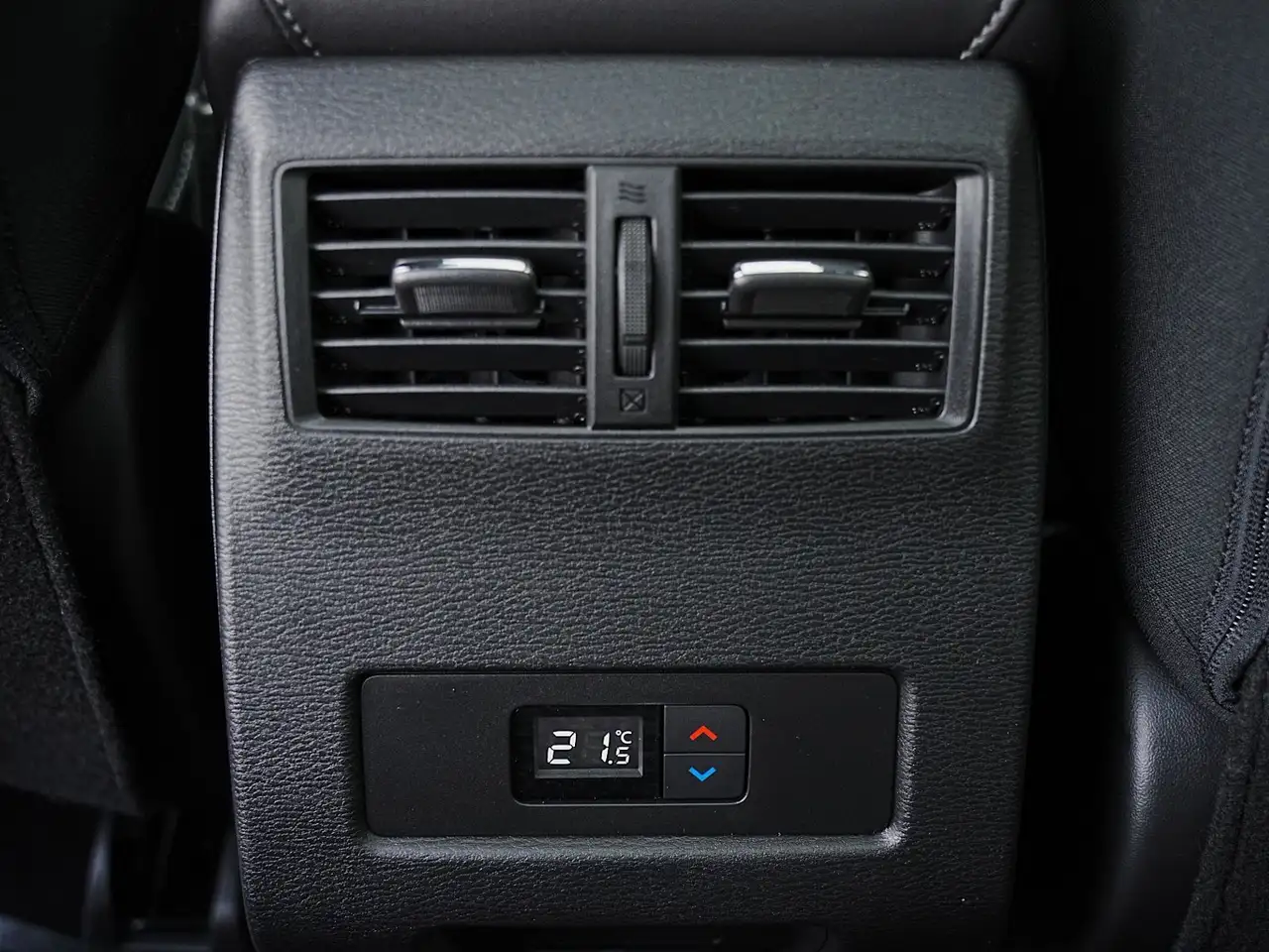 Mitsubishi Outlander снимка Mitsubishi Outlander