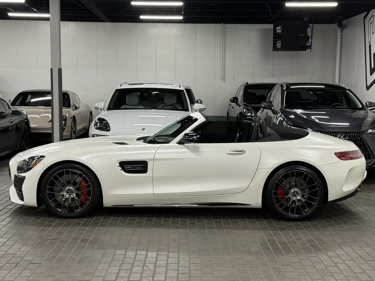 Mercedes-Benz AMG GT снимка Mercedes-Benz AMG GT