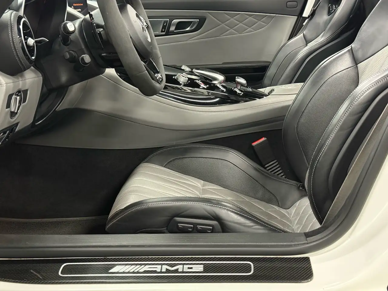 Mercedes-Benz AMG GT снимка Mercedes-Benz AMG GT