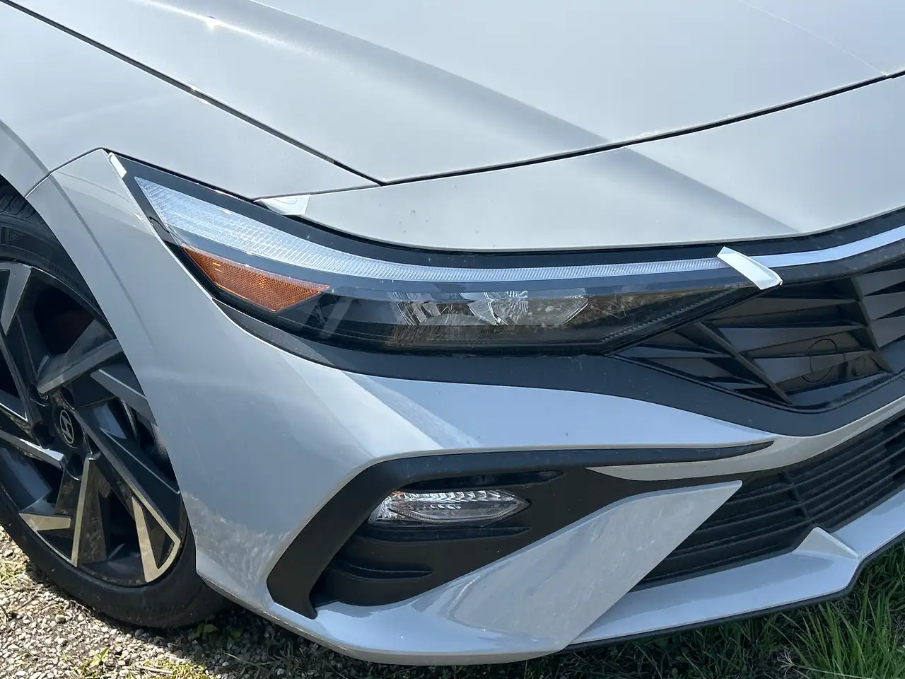 Hyundai ELANTRA photo Hyundai ELANTRA