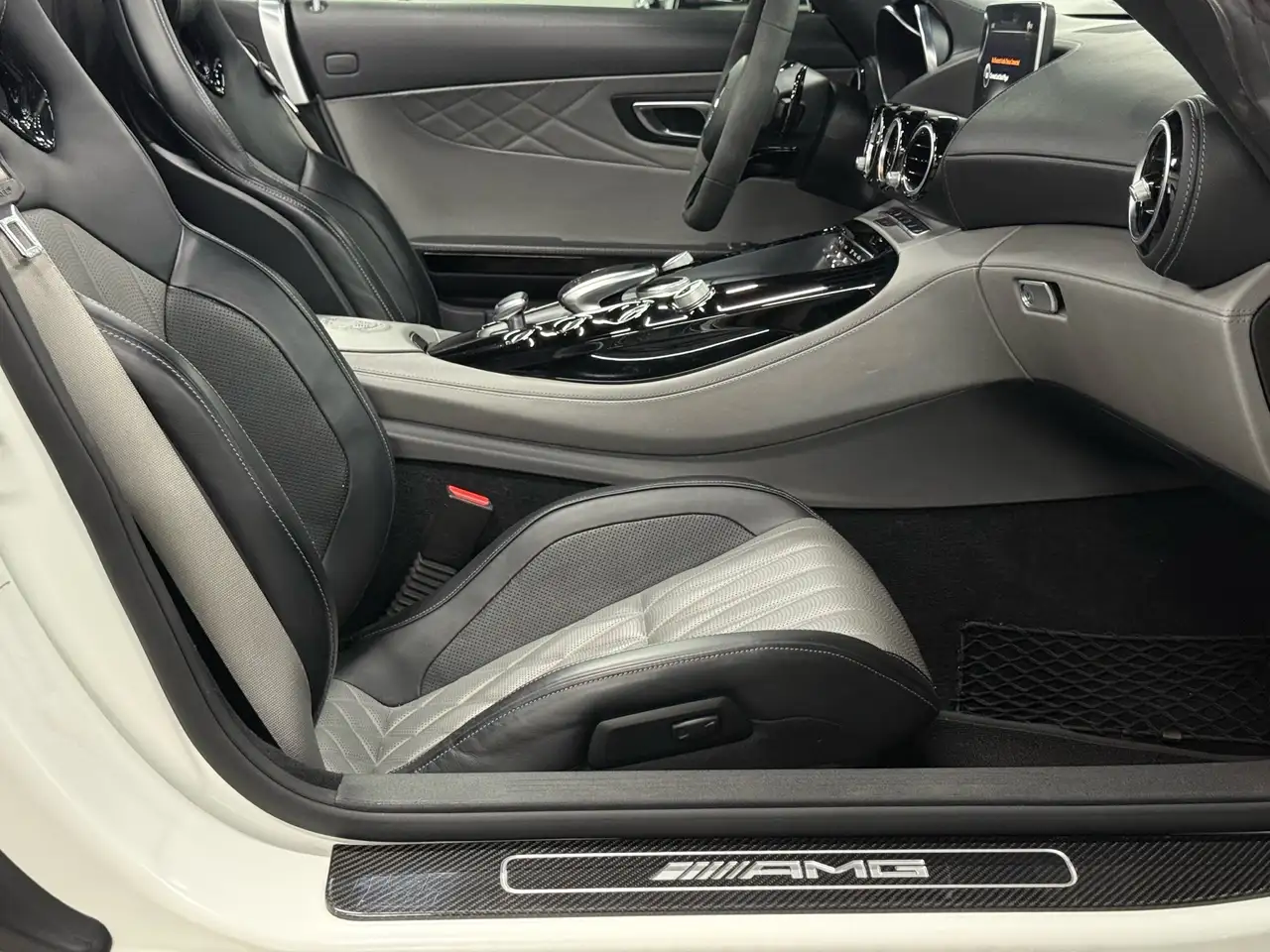Mercedes-Benz AMG GT снимка Mercedes-Benz AMG GT
