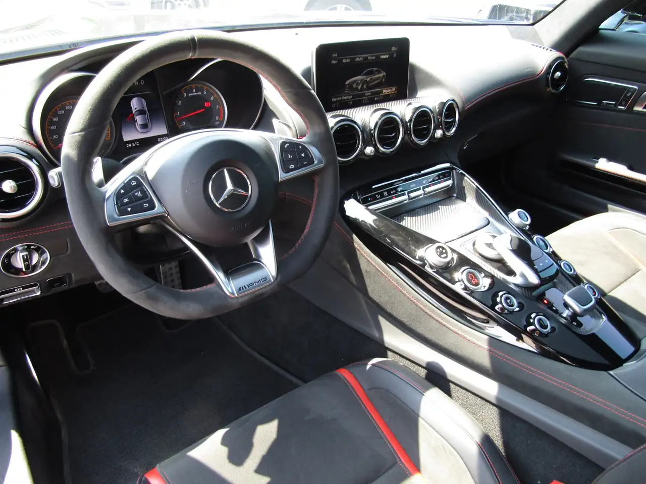 Mercedes-Benz AMG GT снимка Mercedes-Benz AMG GT