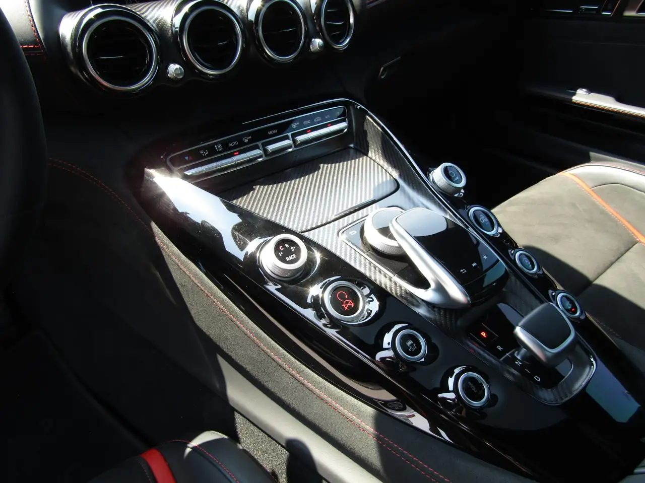 Mercedes-Benz AMG GT снимка Mercedes-Benz AMG GT