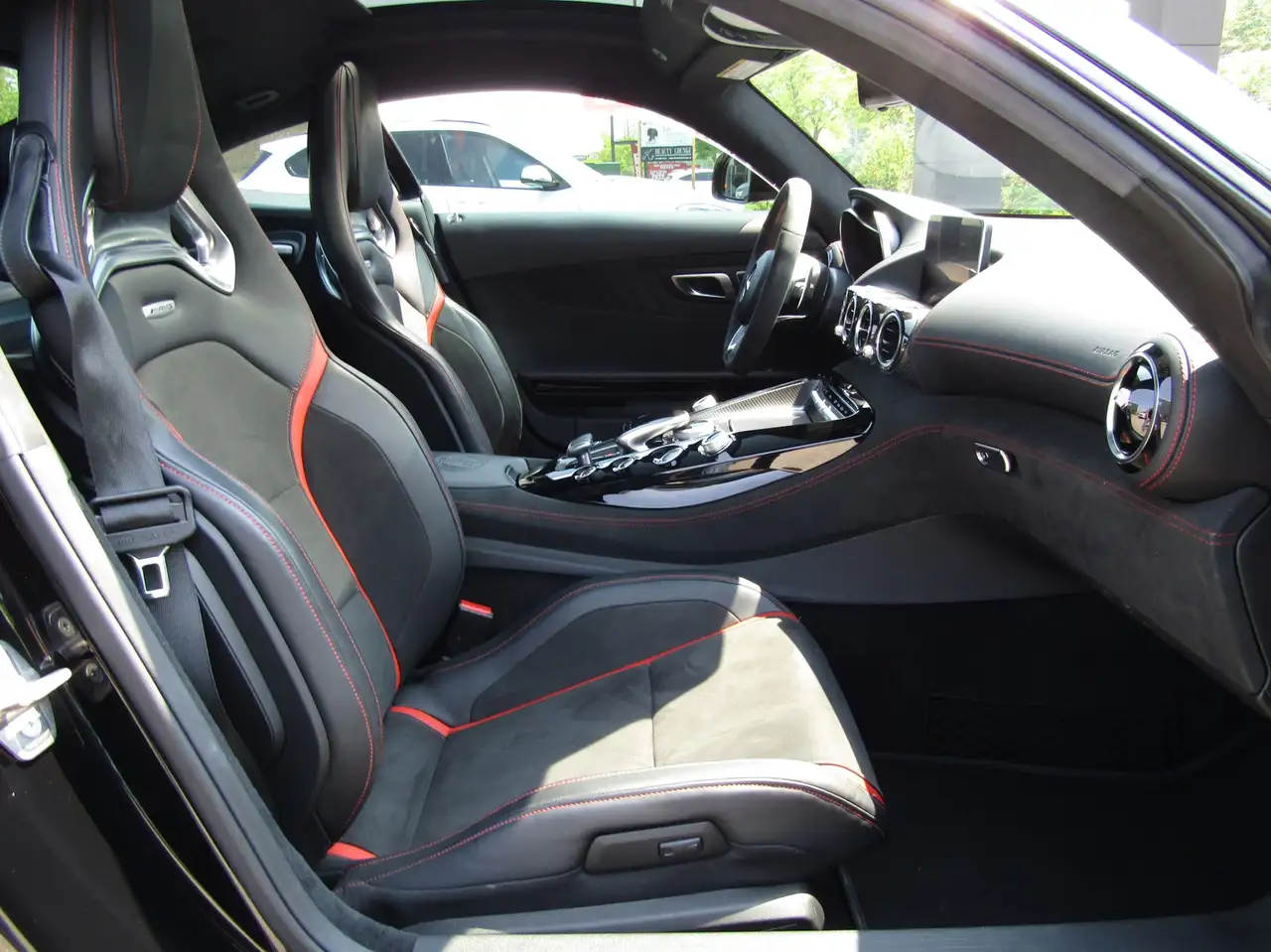 Mercedes-Benz AMG GT снимка Mercedes-Benz AMG GT
