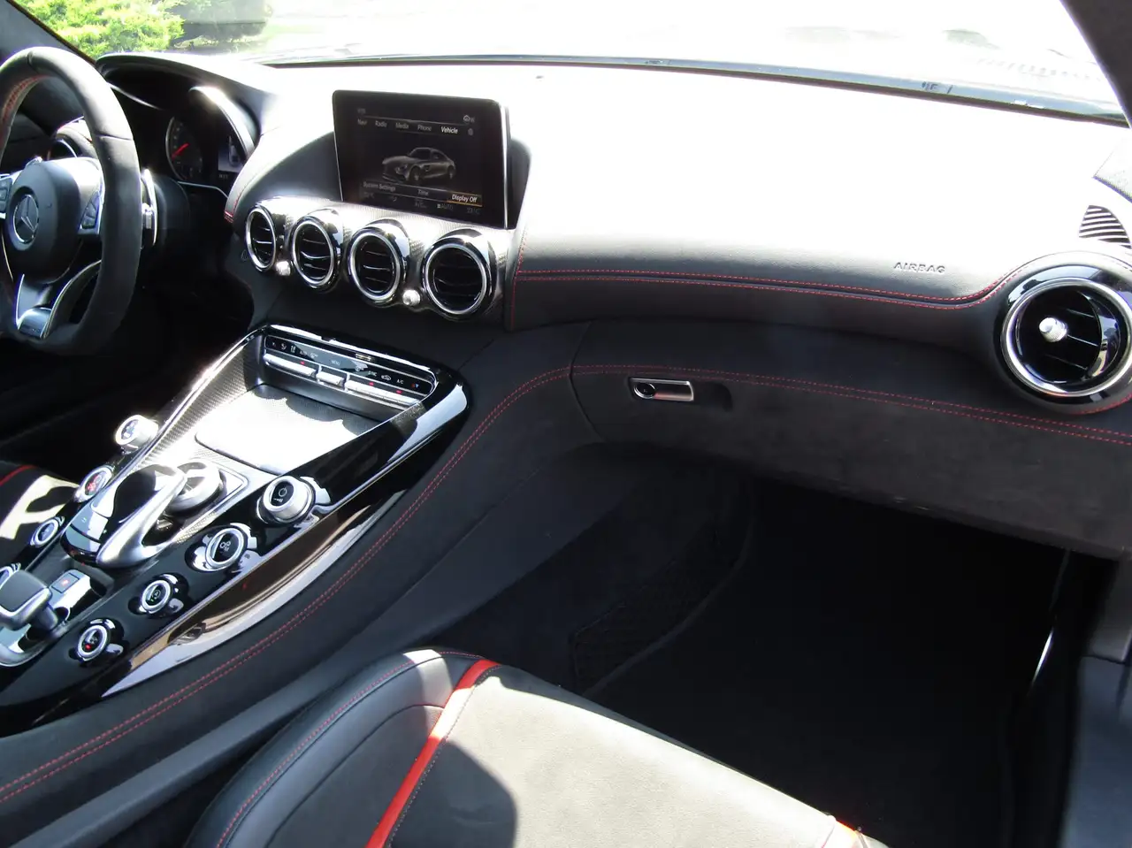 Mercedes-Benz AMG GT снимка Mercedes-Benz AMG GT