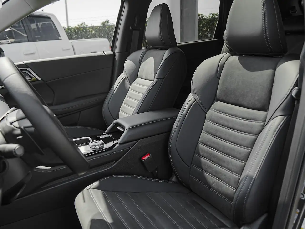 Mitsubishi Outlander photo Mitsubishi Outlander