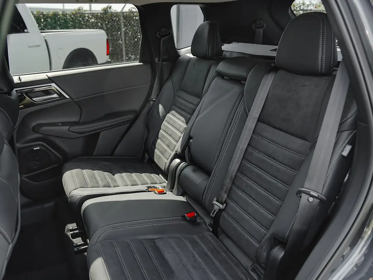 Mitsubishi Outlander photo Mitsubishi Outlander