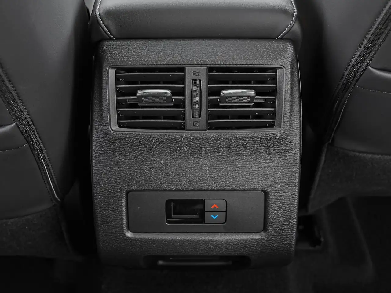 Mitsubishi Outlander photo Mitsubishi Outlander