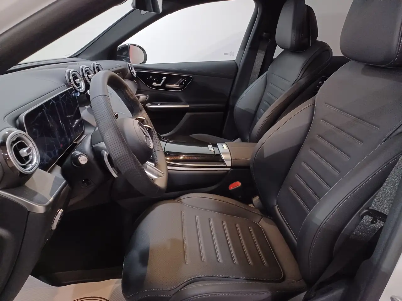 Mercedes-Benz GLC снимка Mercedes-Benz GLC