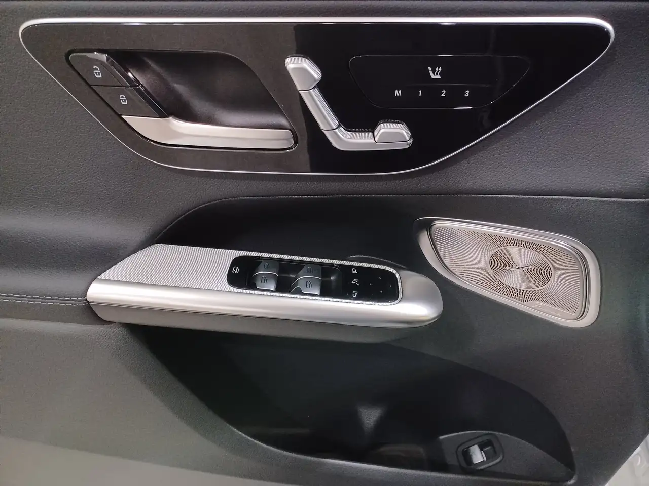 Mercedes-Benz GLC снимка Mercedes-Benz GLC