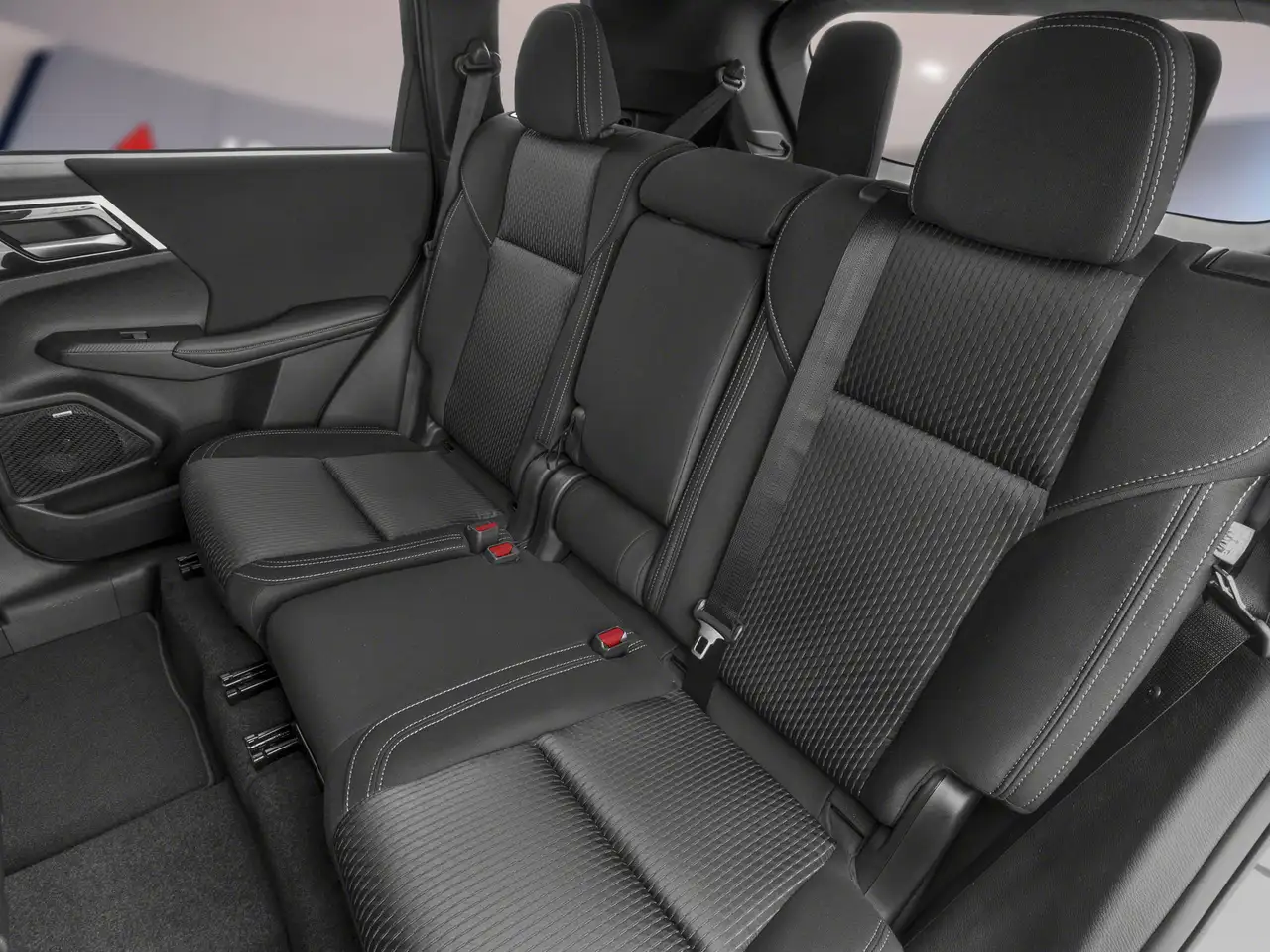 Mitsubishi Outlander photo Mitsubishi Outlander