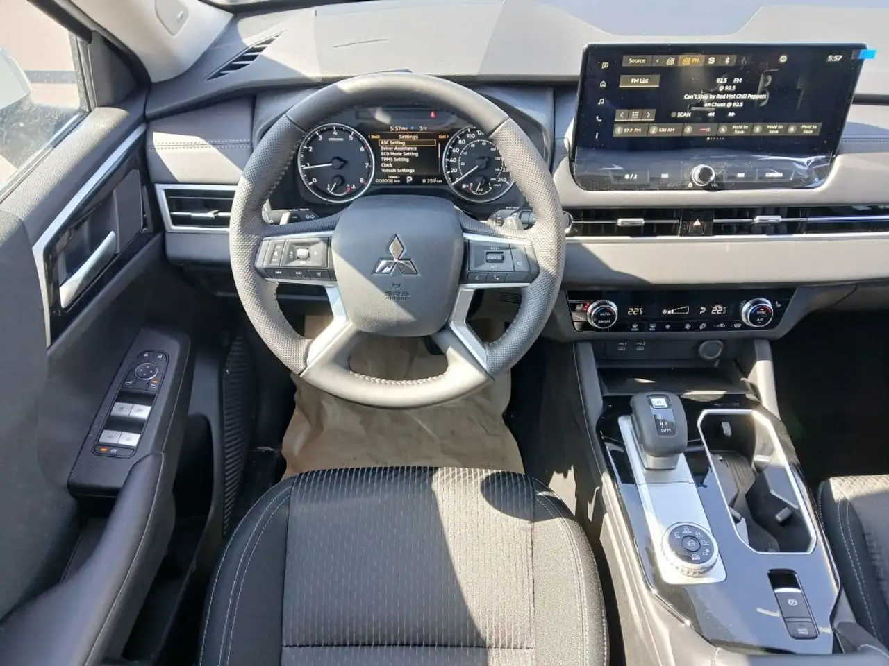 Mitsubishi Outlander снимка Mitsubishi Outlander