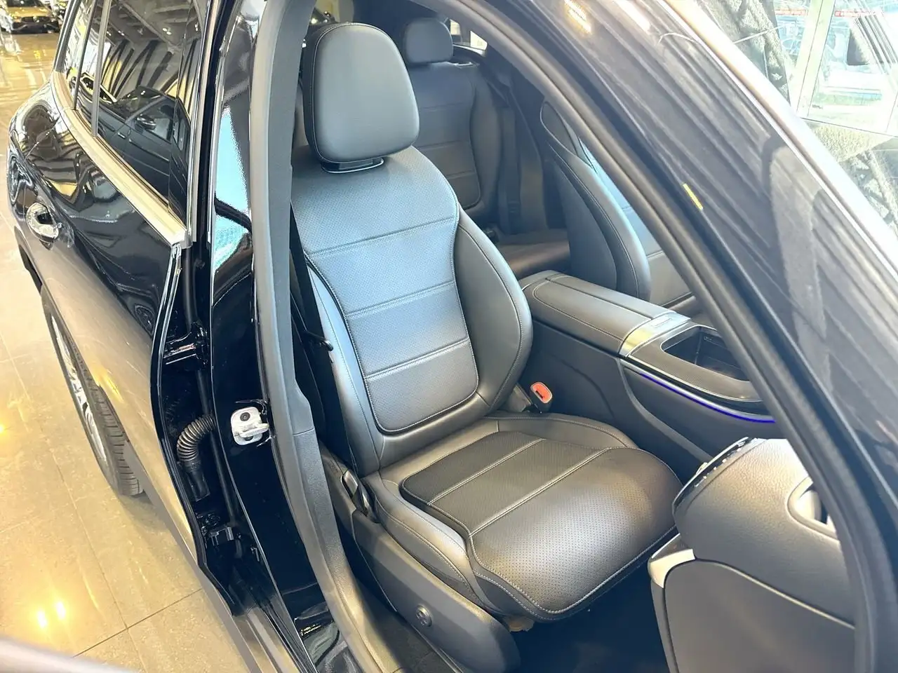 Mercedes-Benz GLC снимка Mercedes-Benz GLC