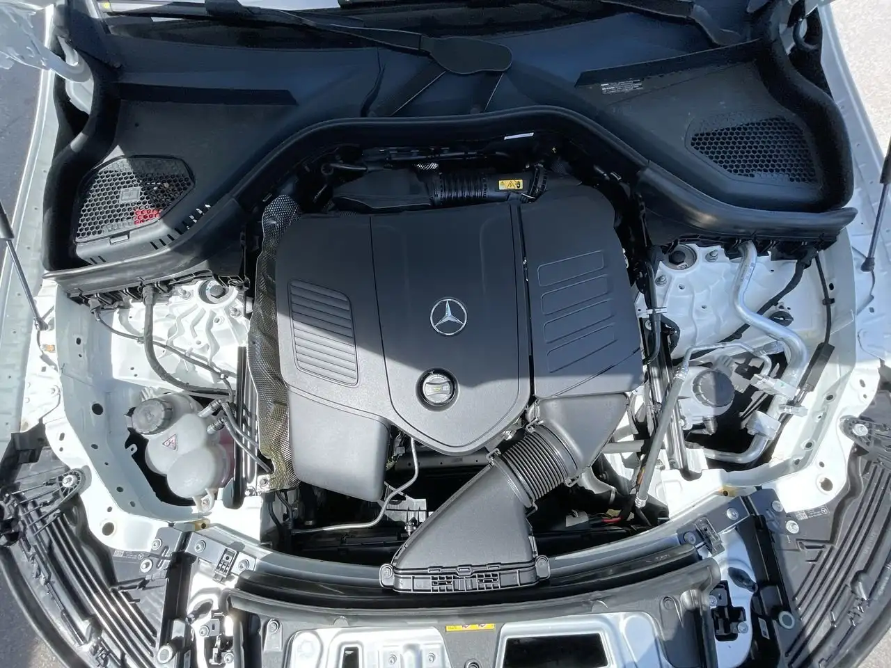 Mercedes-Benz GLC снимка Mercedes-Benz GLC