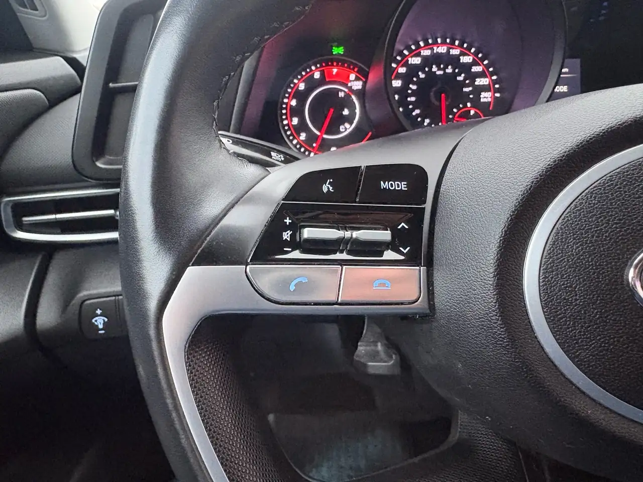Hyundai ELANTRA снимка Hyundai ELANTRA