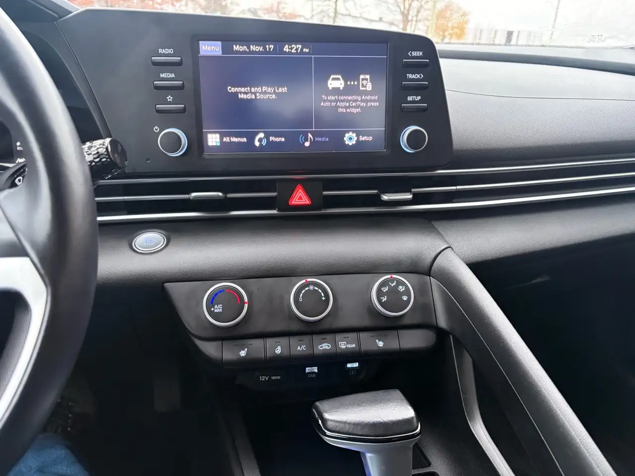 Hyundai ELANTRA снимка Hyundai ELANTRA